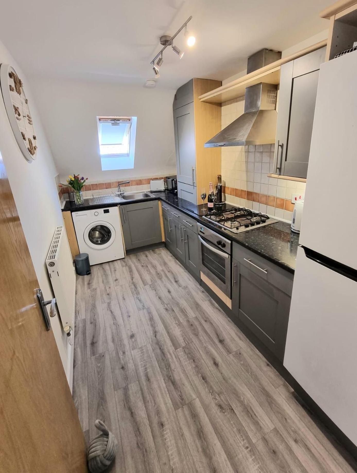 Centrally Located Boscombe Beach Apart With Parking Bournemouth Exterior photo